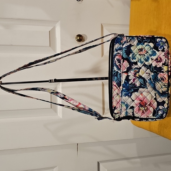 Vera Bradley Iconic RFID Little Hipster In Garden Grove EUC - Picture 5 of 9